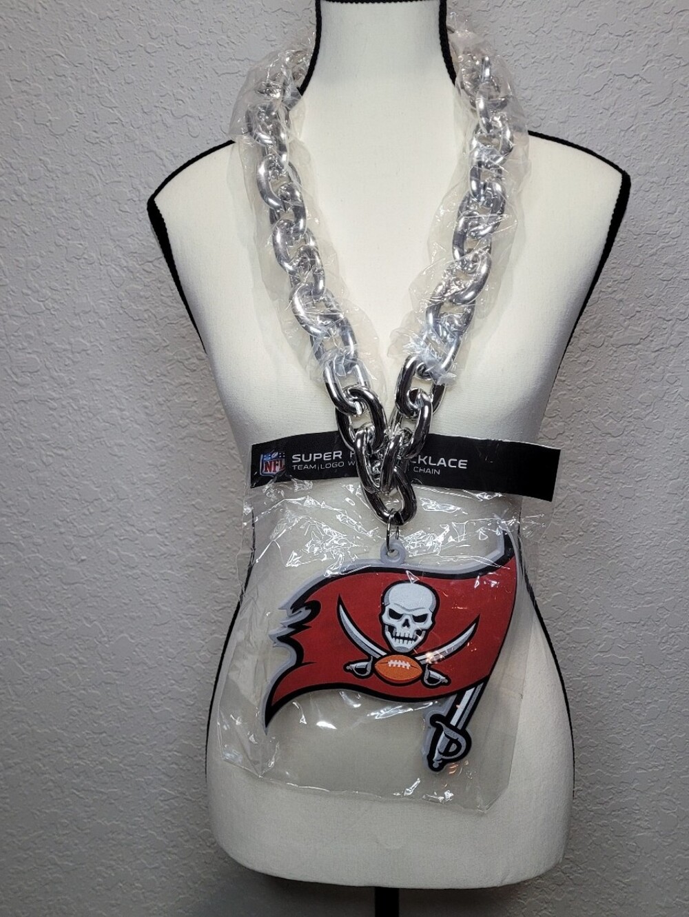 Tampa Bay Buccaneers Oversized Super Fan Chain Necklace.